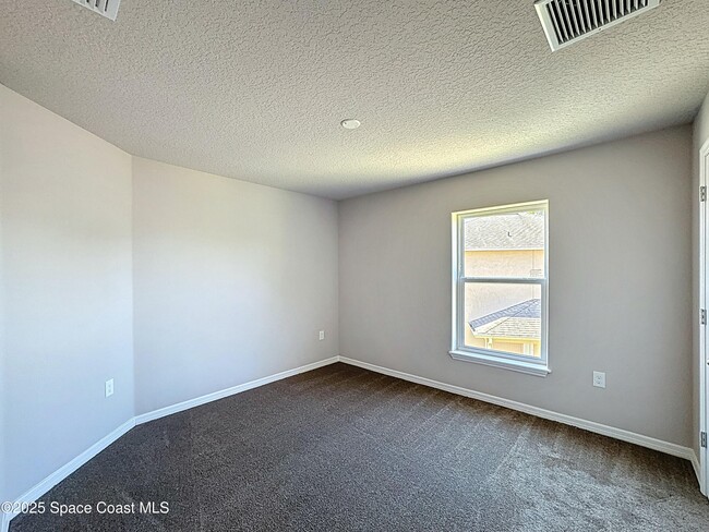 Building Photo - 512 L M Davey Ln