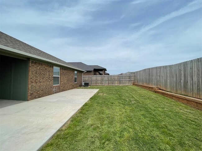 Building Photo - 400 Vista