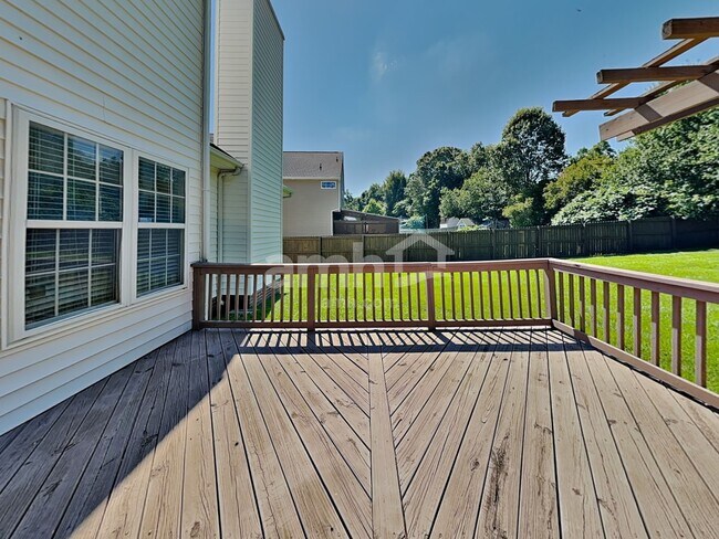 Building Photo - 2713 Glasshouse Rd