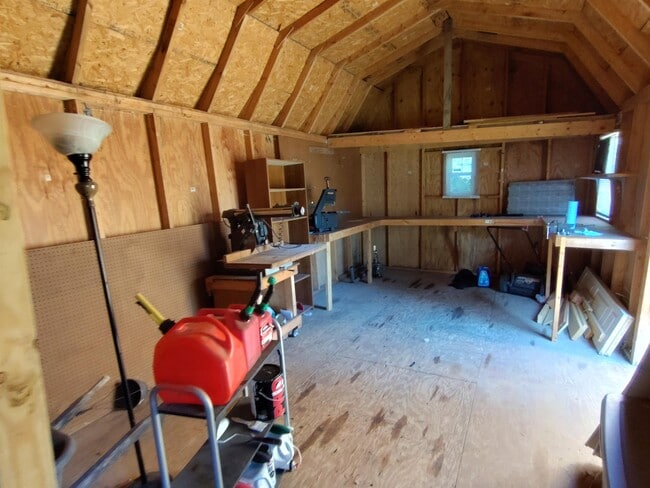 Building Photo - 1121 Elk Ave