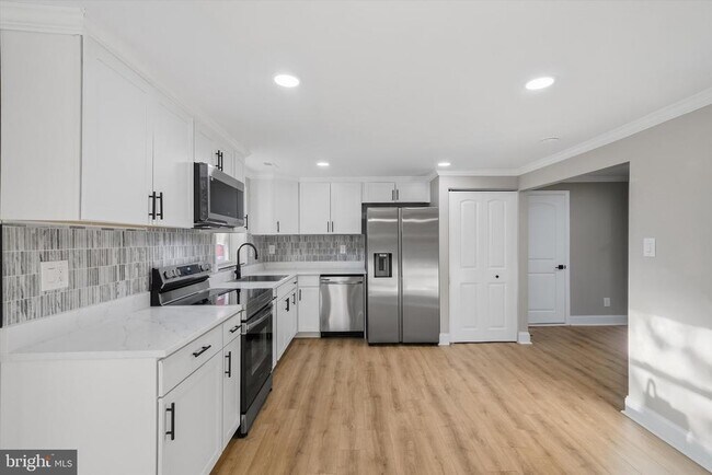 Building Photo - 906 Washington Ave