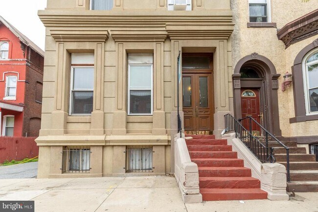 Building Photo - 3017 W Girard Ave