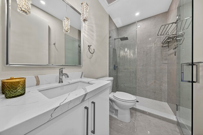 Building Photo - 1121 NE 17th Ave