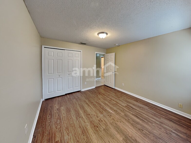 Building Photo - 4018 Coralbrooke Grv