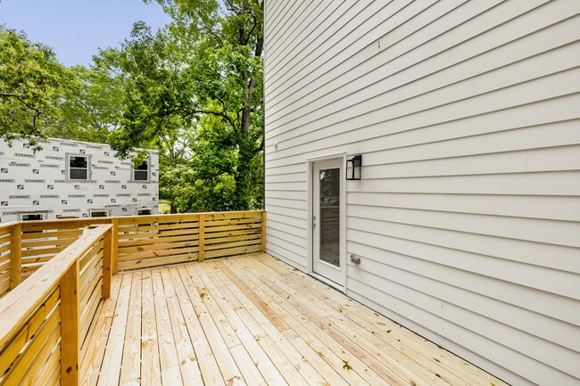 Rear deck - 1371 Lyle Ave