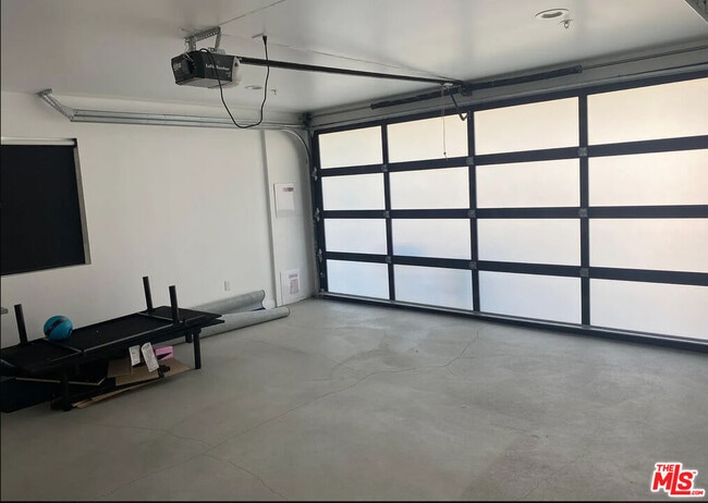 Building Photo - 3176 Casitas Ave