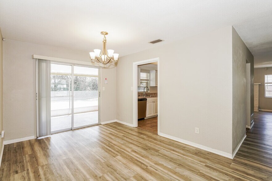 Building Photo - 989 E Normandy Blvd