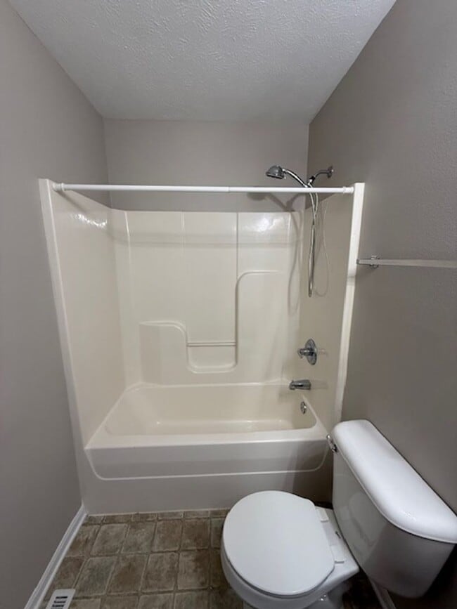 Building Photo - Comfortable & Convenient 3 Bedroom Near Recreation & Trails!!