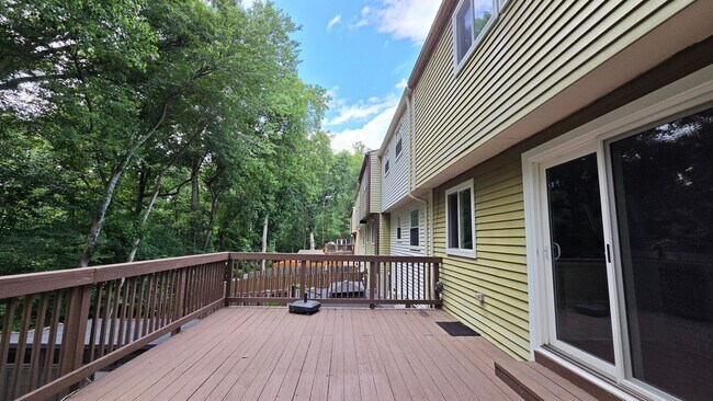 Building Photo - Beautiful Newington Forest Townhome