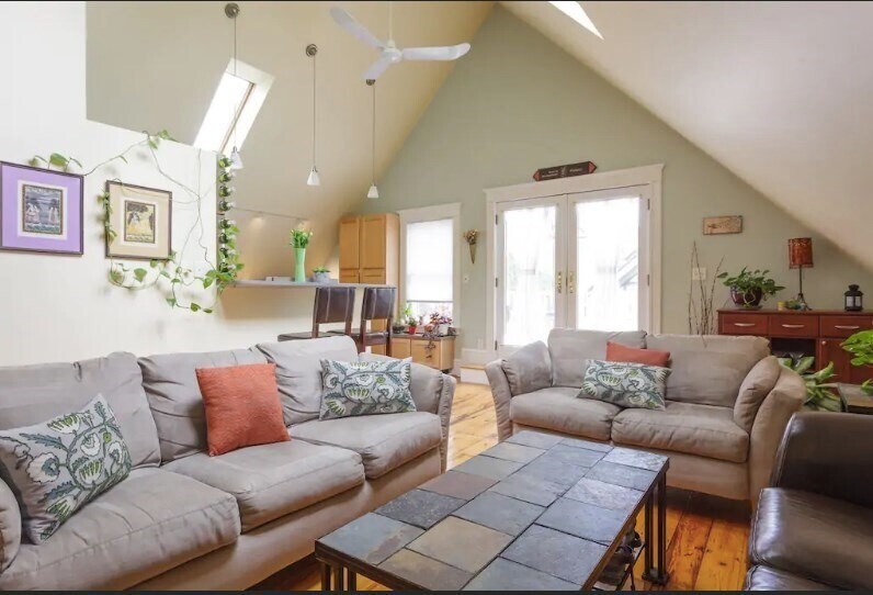 Building Photo - 3 Hagar St