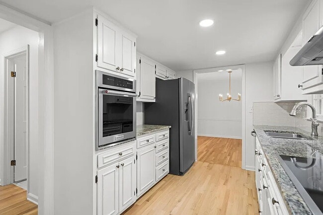 Building Photo - 2340 Castleridge Ct