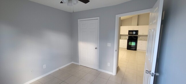 Building Photo - 1405 18th Avenue SW