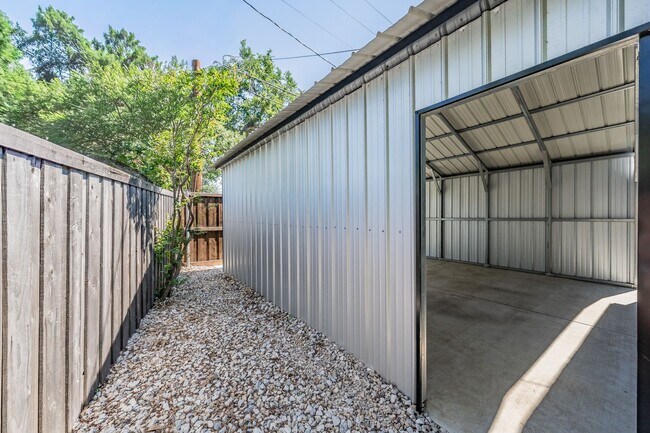 Building Photo - 2157 W Lotus Ave