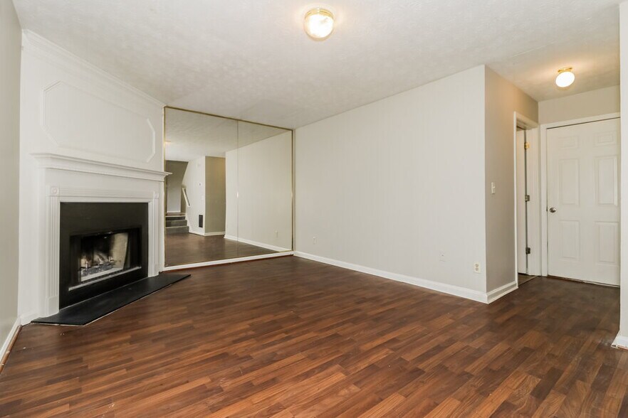 Building Photo - 2124 Oakland Spring Dr