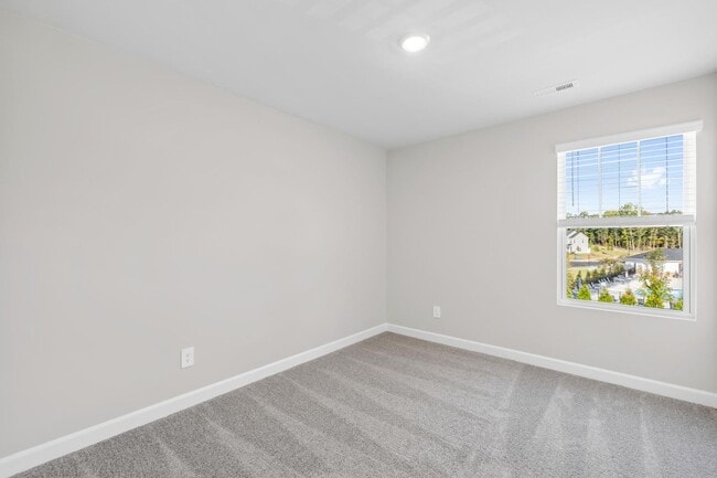 Building Photo - 3BR/2BA Townhouse Available JUNE 5!