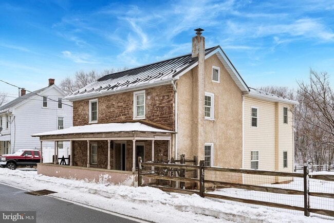 Building Photo - 1687 E Main St