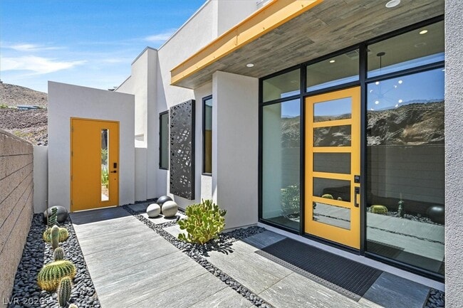 Building Photo - 692 Scenic Cliff Dr