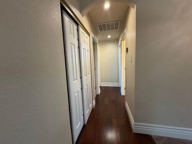 Building Photo - 3809 Sunnyvale Ave