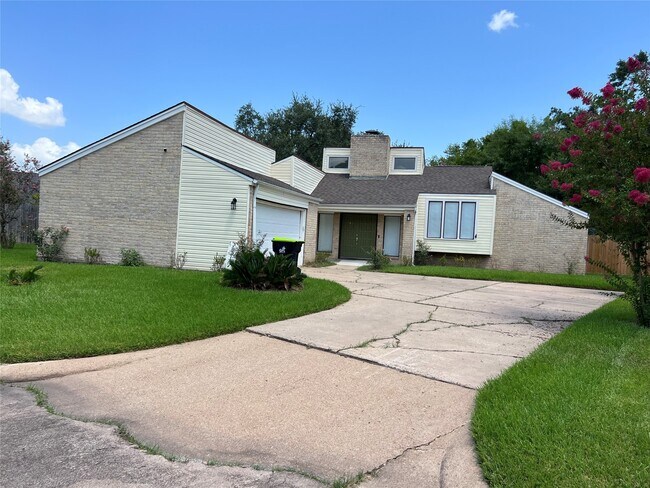 Building Photo - 2319 Wallingford Dr
