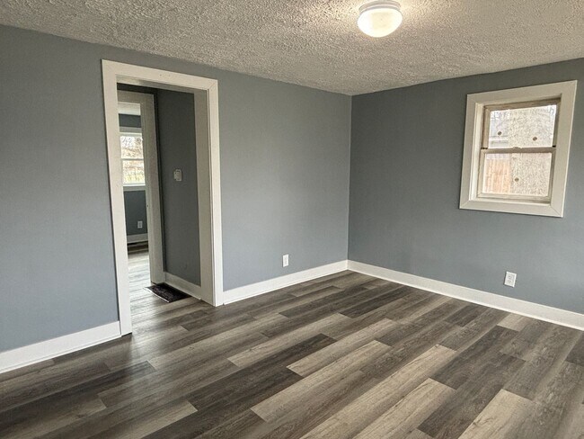 Building Photo - 1309 W Pruitt St