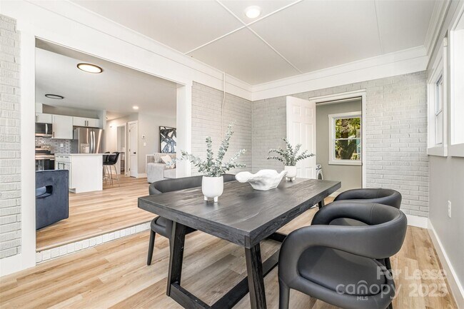 Building Photo - 3208 Clearview Dr