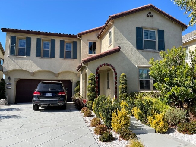 Building Photo - Home is occupied. DO NOT DISTURB TENANTS