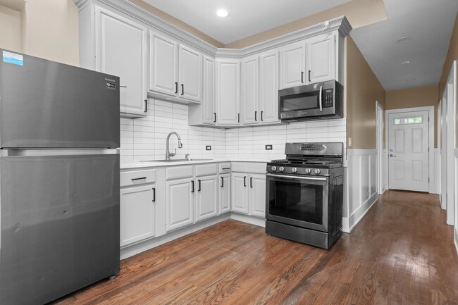 Upgraded kitchen - 520 N Kedzie Ave