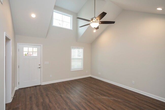 Building Photo - Charming Gallatin Home!