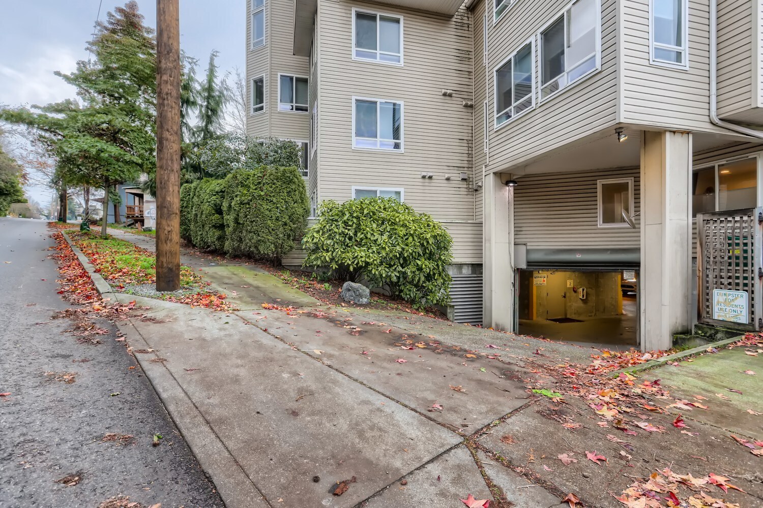 Building Photo - 2530 15th Ave W