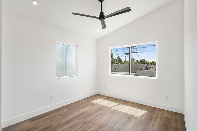 Building Photo - 881 Capital St
