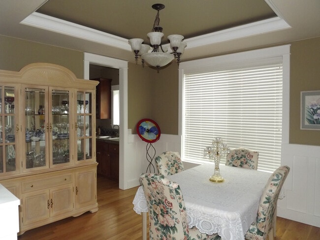 Building Photo - Gorgeous 3 bedroom, 2.5 bath in "Eagle Hei...