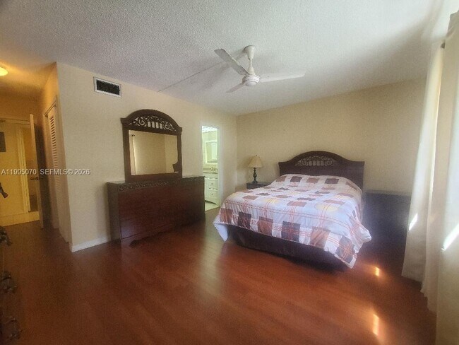 Building Photo - 319 NE 14th Ave