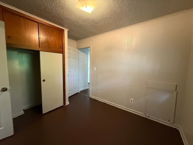 Building Photo - 4 bedroom house