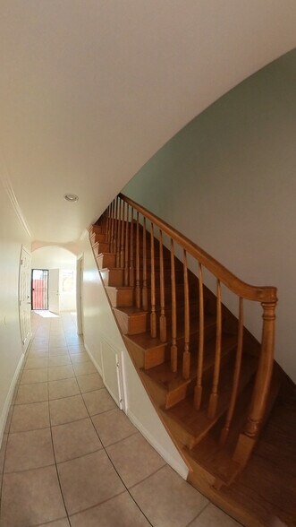 Building Photo - 1302 S Willowbrook Ave