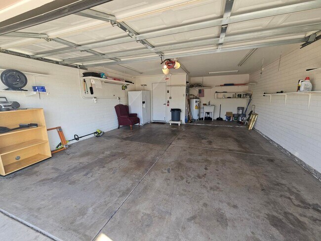 Building Photo - 3 Bedroom 2 Bath Furnished Home