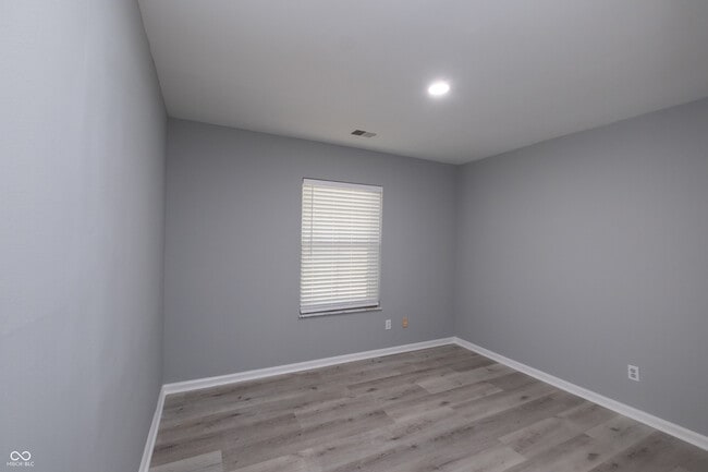 Building Photo - 8283 Sobax Dr