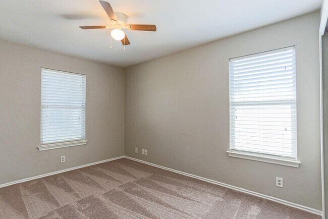 Building Photo - 1611 Abbey Ln