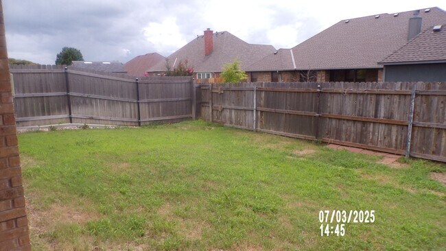Building Photo - Fantastic home located in Eastlake Addition