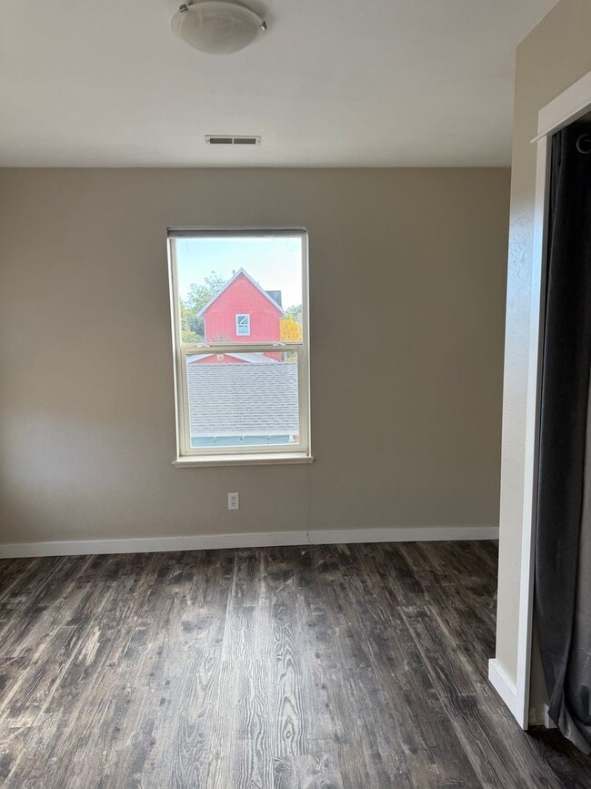 Building Photo - A Lovely Westside Single Family Home in the Desirable Valley West Subdivision