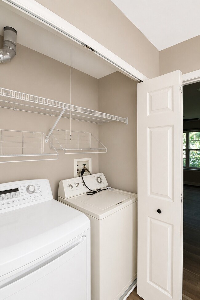 Building Photo - 651 Lancaster Cir