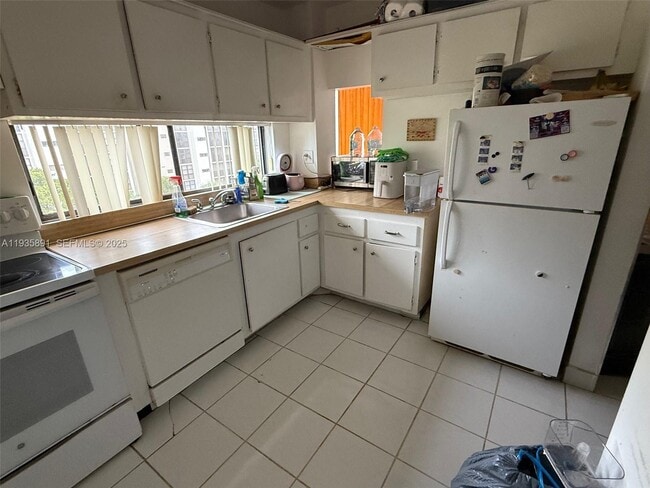 Building Photo - 16909 N Bay Rd