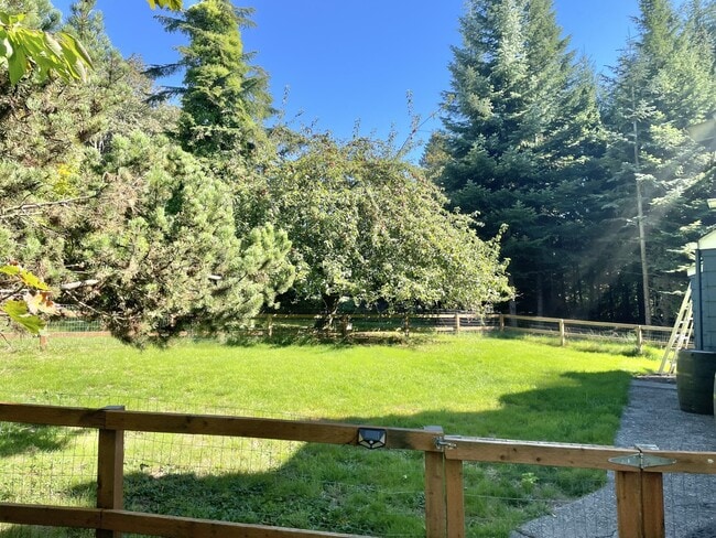 Building Photo - 7223 61st Ave SE