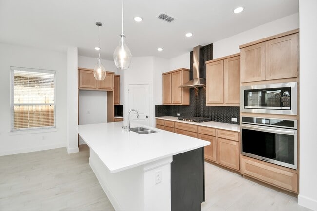 Building Photo - 211 Amaranth Wy