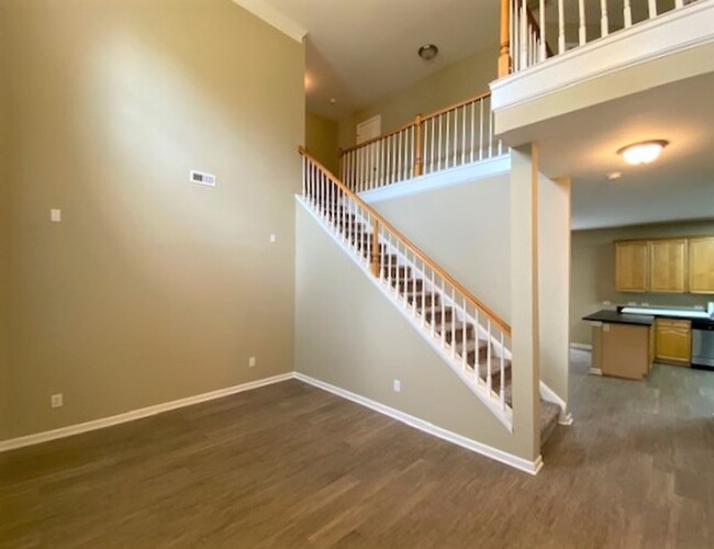 Building Photo - Highland Creek- 3000+ SF 2 sty, 4 bedroom,...