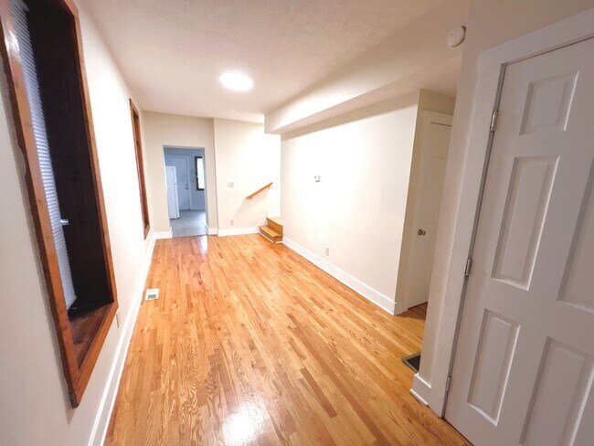 Building Photo - 1368 Indianola Ave