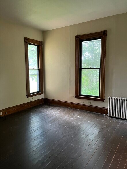 Building Photo - 277 River St