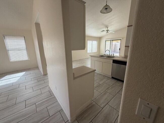 Building Photo - 8563 W Mission Ln