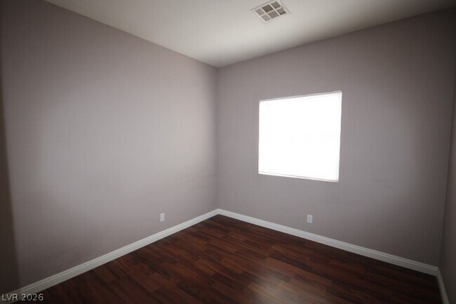 Building Photo - 947 Whispering Grove Ave