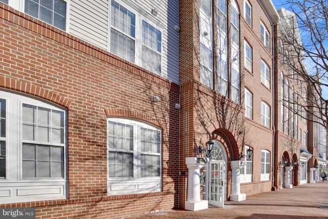 Building Photo - 4951 Brenman Park Dr