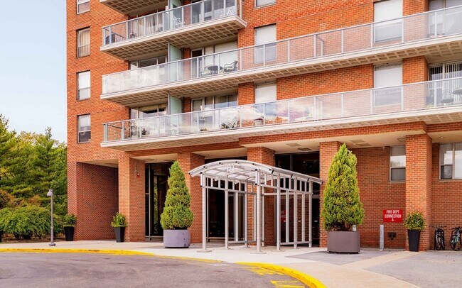 Building Photo - 111 Perkins St